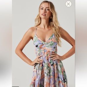 Astr the Label Blythe Floral Plisse Midi Dress in XS